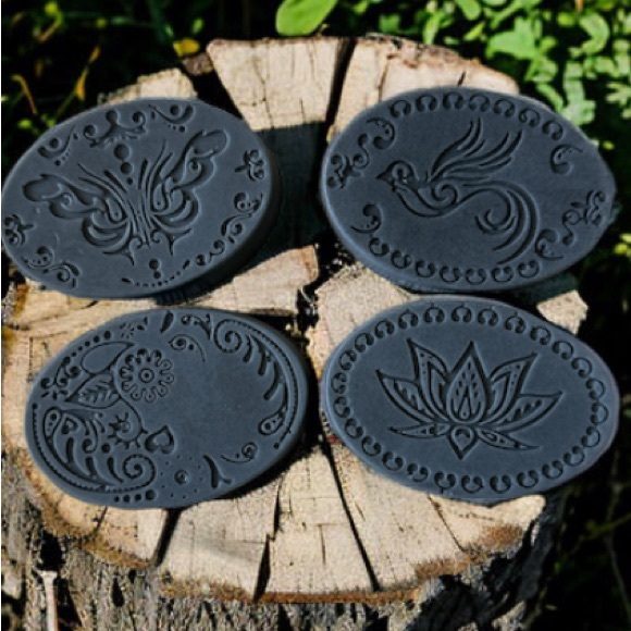 Hand Crafted Soap Charcoal - Eucalyptus - Picture 4 of 5